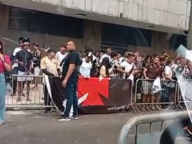 Vasco é recebido por dezenas de torcedores em Belém