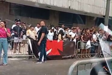 Vasco é recebido por dezenas de torcedores em Belém