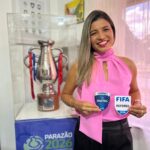 Árbitra Gleika Pinheiro recebe escudo da FIFA e faz história no Pará