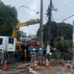 Moradores da avenida Pedro Miranda e redondezas, no bairro da Pedreira, em Belém, voltaram a ter energia elétrica na tarde deste domingo (19), após horas de instabilidade provocadas pela queda de uma mangueira de grande porte.