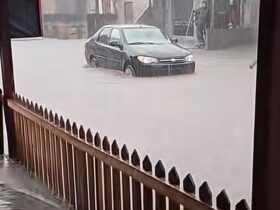 Vídeo: chuva forte alaga bairros e complica o trânsito em Ananindeua