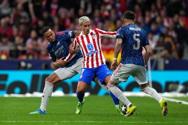 Atlético e Arsenal empatam na Espanha e deixam decisão aberta para Londres