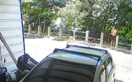 Crime foi registrado por câmeras de segurança.