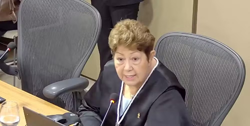 A desembargadora Eva do Amaral Coelho, do Tribunal de Justiça do Pará (TJPA), afirmou em sessão judicial que a situação financeira da magistratura é "muito triste" e que, no futuro, a categoria pode não ter como "pagar as contas".