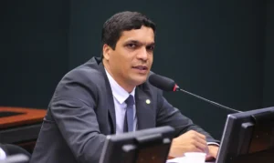 Cabo Daciolo falando ao microfone