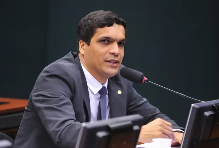 Cabo Daciolo falando ao microfone