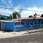 Adolescente de 13 anos teria perdido um testículo após ataque dentro de unidade escolar; caso é investigado pela Polícia Civil e acompanhado pelo Ministério Público.