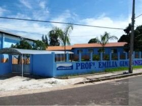 Adolescente de 13 anos teria perdido um testículo após ataque dentro de unidade escolar; caso é investigado pela Polícia Civil e acompanhado pelo Ministério Público.