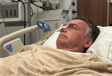 Jair Bolsonaro está em prisão domiciliar.