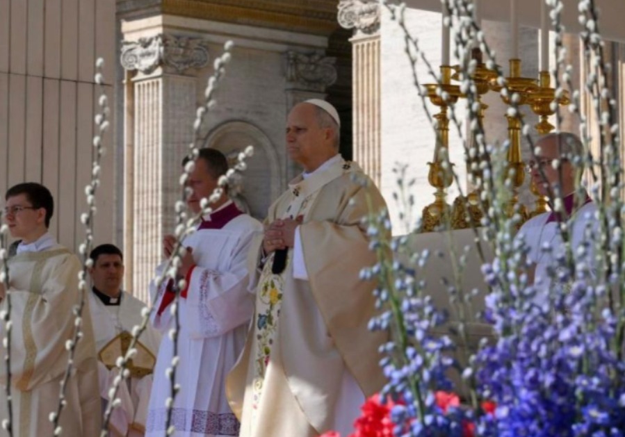 Papa Leão celebrou sua primeira missa Pascal.