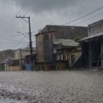 A capital registrou alagamentos em diferentes bairros. Diante do cenário, a prefeitura decretou estado de emergência na noite de domingo (Foto: reprodução)