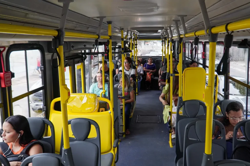 Interior de um ônibus coletivo em Belém do Pará