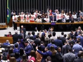 Texto aprovado pela Câmara prevê redução gradual da carga semanal de 44 para 40 horas e agora será analisado pelo Senado.