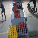 Dupla de assaltantes rendeu o frentista e atirou em loja.