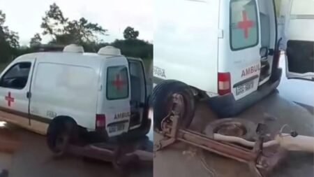 Veículo da Secretaria de Saúde ficou destruído após falha mecânica; moradores denunciam risco constante em transporte de pacientes.