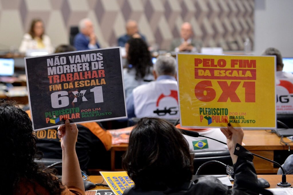 Cartazes em prol do fim da escala 6x1