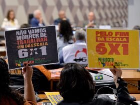 Cartazes em prol do fim da escala 6x1