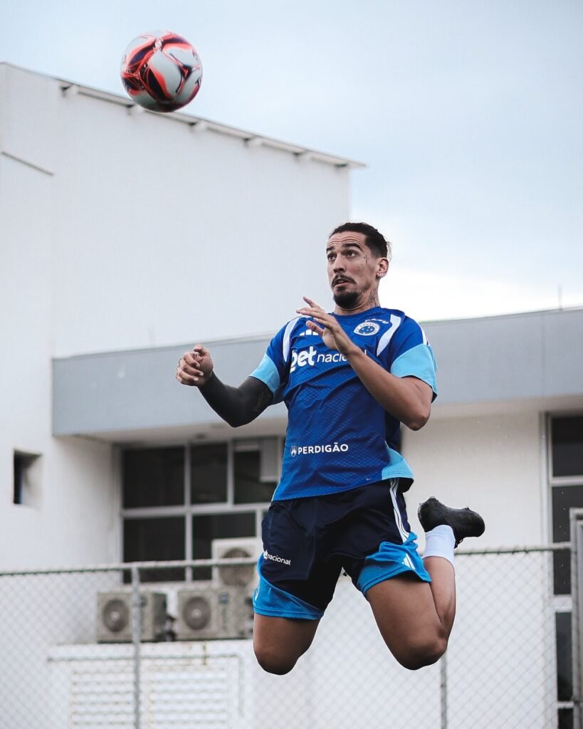 Remo e Cruzeiro alinham acordo por Chico da Costa e aguardam "ok" do atacante