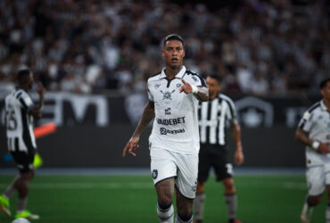 Alef Manga, jogador do Remo, no jogo contra o Botafogo