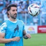 Ítalo Carvalho, centroavante do Paysandu, no aquecimento pré-jogo.