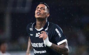 Alef Manga sofre contusão no ombro e vira dúvida contra o São Paulo
