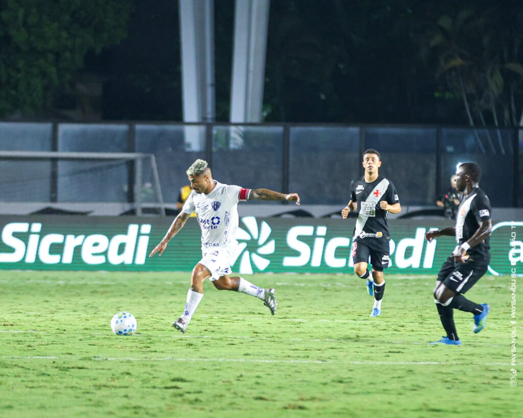 Paysandu e Vasco se enfrentando em São Januário