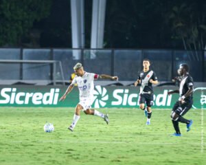 Paysandu e Vasco se enfrentando em São Januário