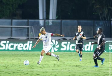 Paysandu e Vasco se enfrentando em São Januário