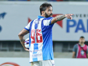 Meio-campista bicolor, Matheus Vargas.