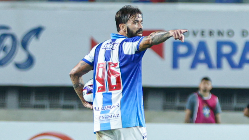 Meio-campista bicolor, Matheus Vargas.