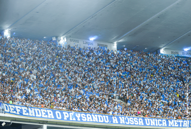 Torcida do Paysandu lota arquibancada do Estádio Mangueirão.