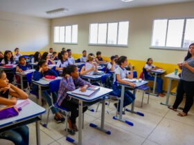 Levantamento mostra que remuneração de ingresso na rede municipal está abaixo do Piso Nacional do Magistério.