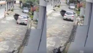 Câmeras de segurança flagraram o momento que o homem furta a encomenda de salgados.