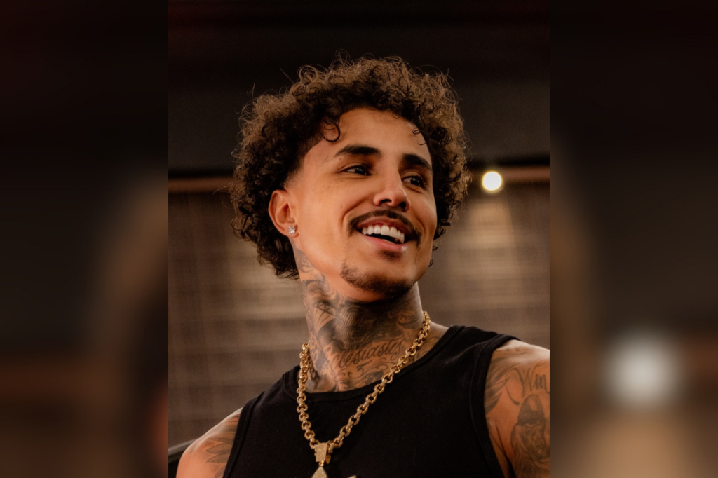 Foto promocional do funkeiro MC Livinho
