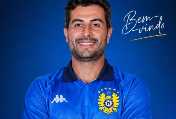 Júlio César, treinador de futebol.