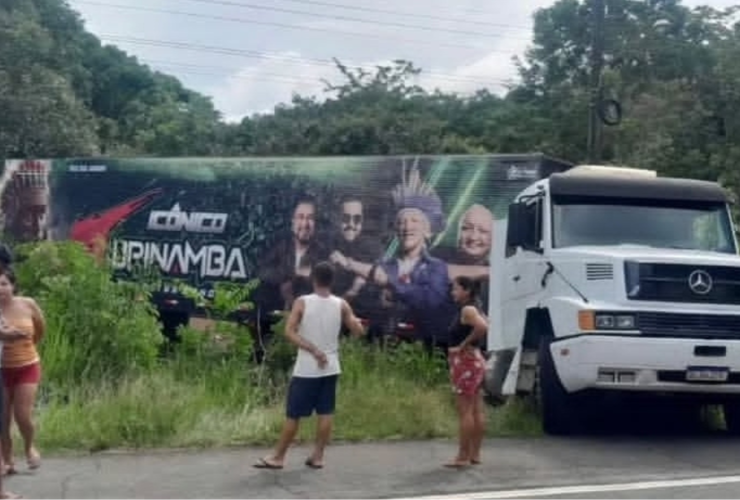 Imagens do acidente envolvendo a carreta do Icônico Tupinambá.