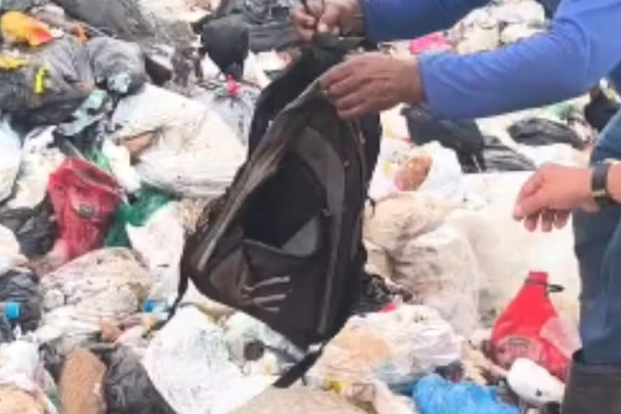 Mochila onde a recém-nascida foi encontrada no lixão, em Manacapuru.