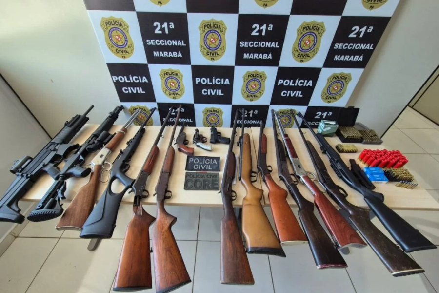 Armas apreendidas na operação.
