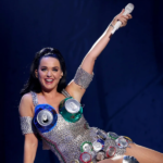Segundo informações divulgadas pela revista Vanity Brasil, as negociações com a artista já estariam em estágio avançado para a edição de 2027 do evento.