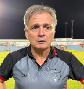 Luís Carlos Winck estreia com classificação e elogia legado no Águia