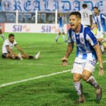 Volante do Paysandu, Caio Mello, comemora gol na vitória diante do Botafogo-PB,