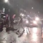 Feridos estirados na via após acidente