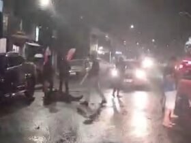 Feridos estirados na via após acidente