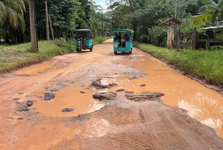 Estrada toda esburacada de Cotijuba