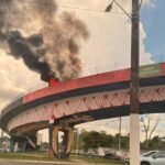 Carro pega fogo em elevado da Júlio César com a Centenário, em Belém