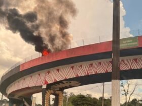 Carro pega fogo em elevado da Júlio César com a Centenário, em Belém