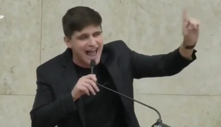 Vereador Lucas Pavanato em sessão em SP