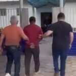 Homem sendo preso pela Polícia Civil