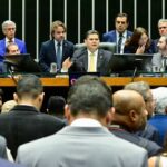 Plenário da Câmara dos Deputados durante sessão conjunta do Congresso Nacional destinada à deliberação do veto presidencial (VET 3/2026) ao projeto que trata da dosimetria das penas aplicadas aos condenados nos atos de 8 de janeiro de 2023.