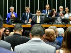 Plenário da Câmara dos Deputados durante sessão conjunta do Congresso Nacional destinada à deliberação do veto presidencial (VET 3/2026) ao projeto que trata da dosimetria das penas aplicadas aos condenados nos atos de 8 de janeiro de 2023.